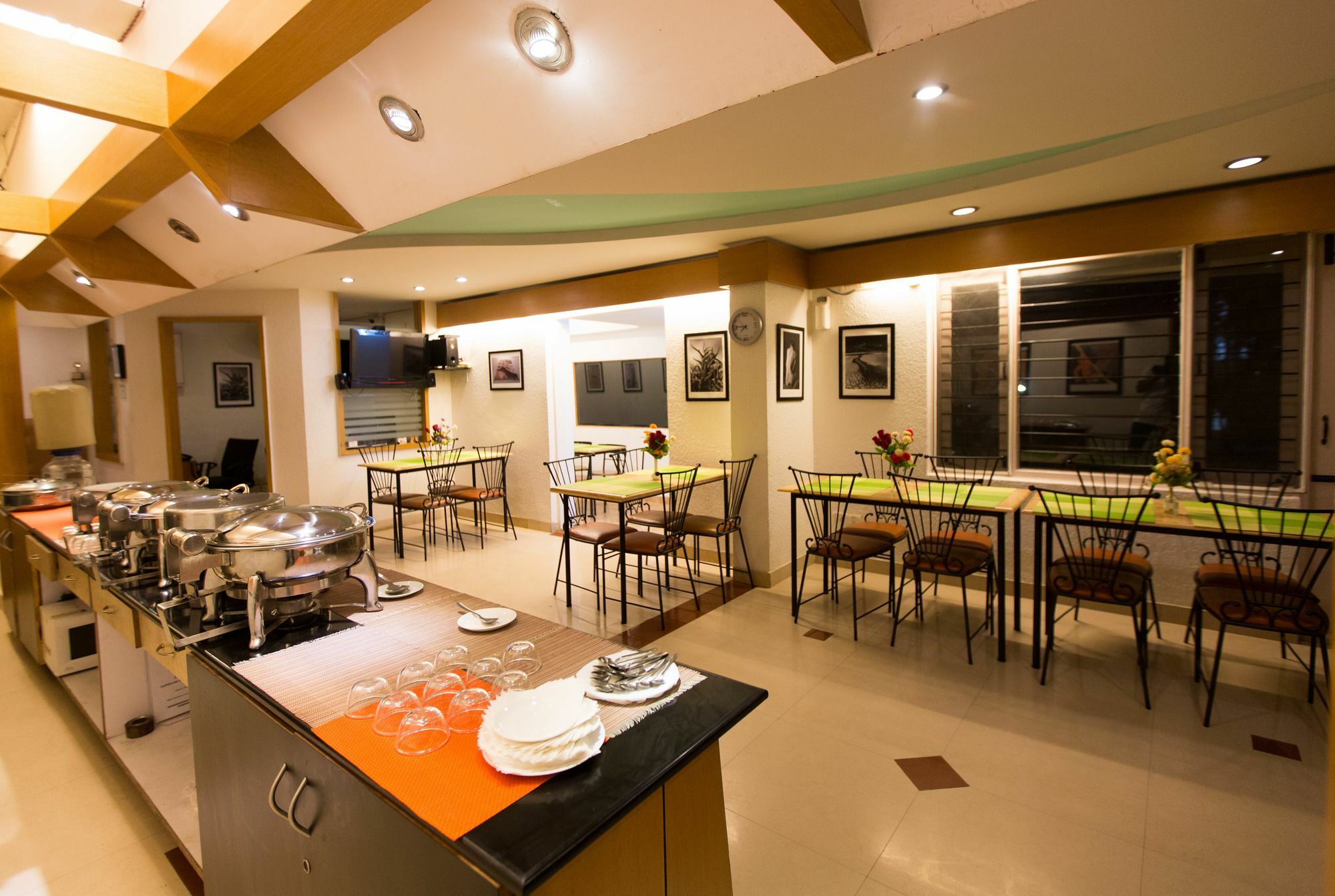 Sherwood Suites 2*
